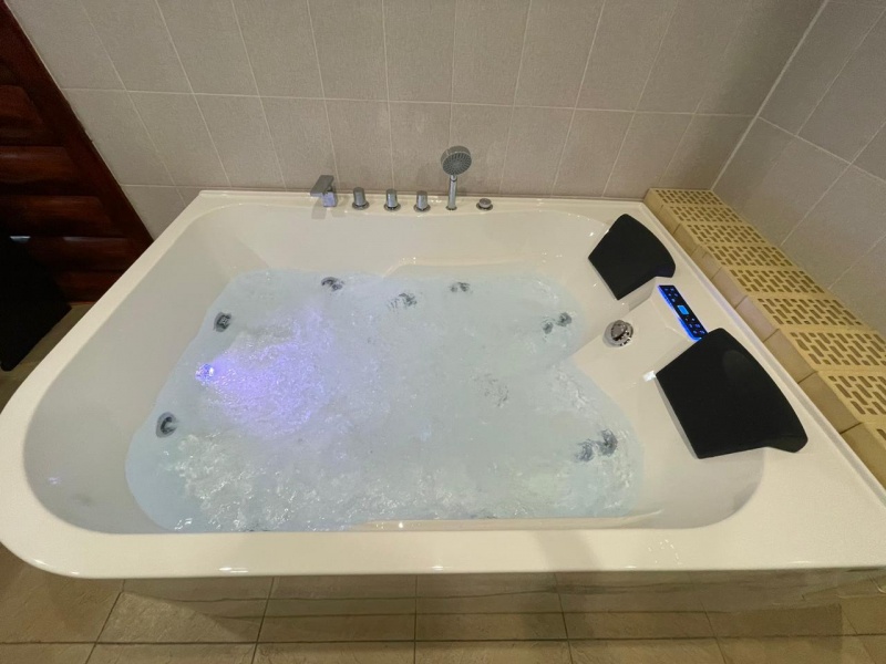 Гидромассажная ванна Frank F152L 170x120
